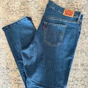 Levi's Women’s 314 Shaping Straight Jeans